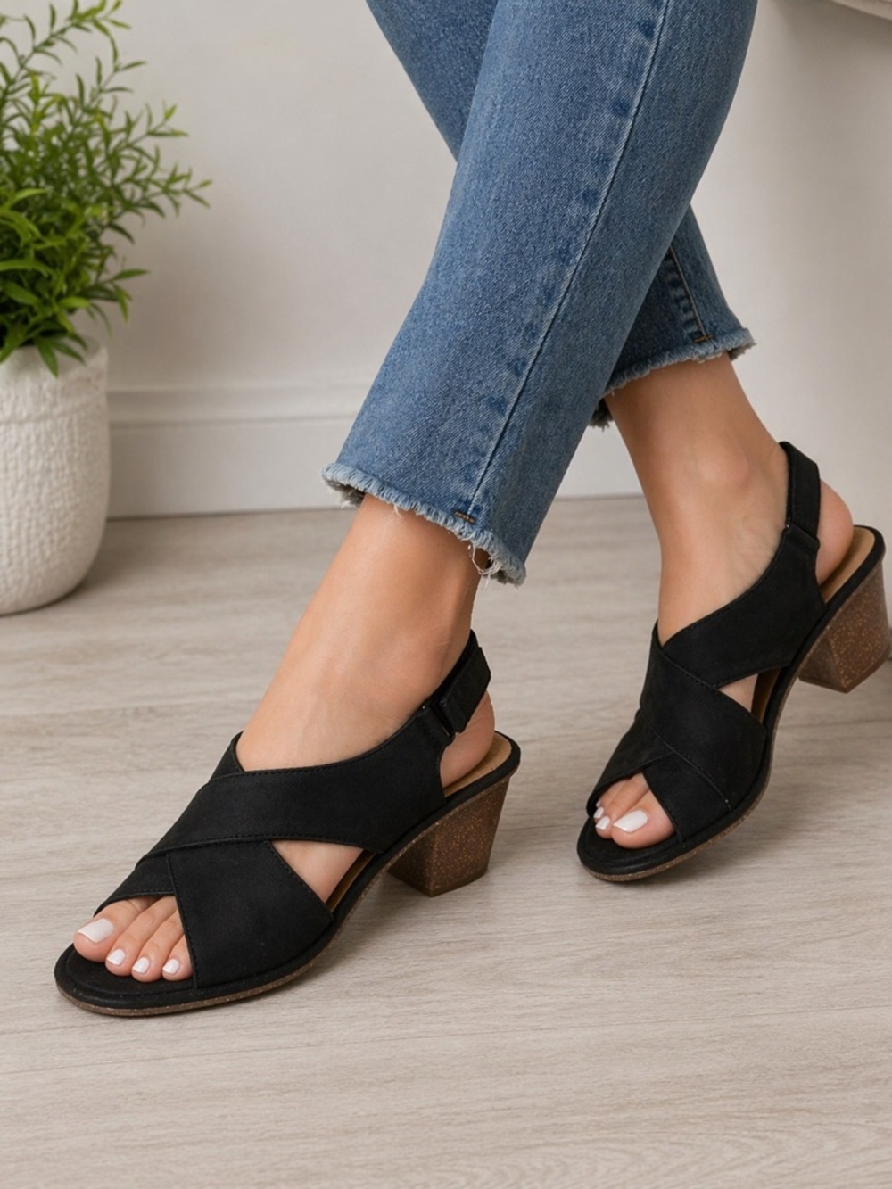✨ Clarks Black Suede Block Heel Sandals – Classic Comfort & Style ✨